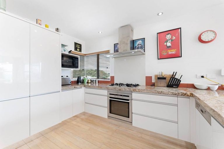 Photo of property in 1317 Whangaparaoa Road, Army Bay, Whangaparaoa, 0930