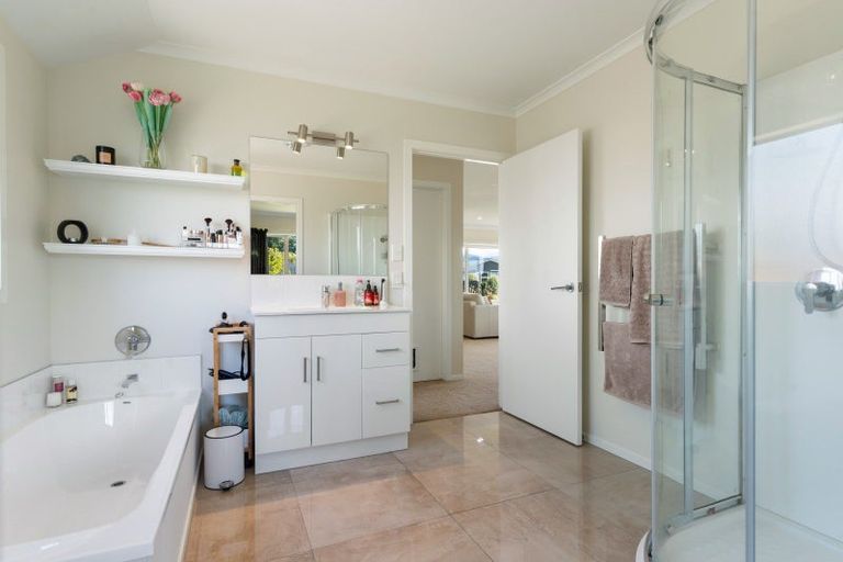 Photo of property in 6 Madison Street, Carterton, 5713