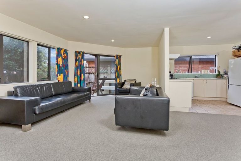 Photo of property in 12/37 Fields Parade, Oteha, Auckland, 0632