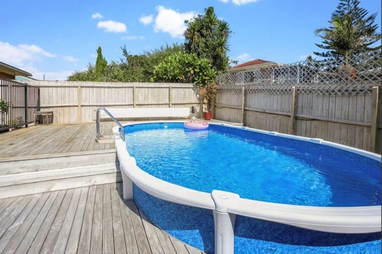 Photo of property in 7 Lawrence Crescent, Hillpark, Auckland, 2102