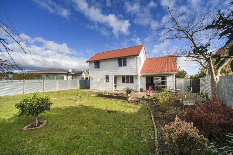 Photo of property in 3 Dampier Avenue, Awapuni, Palmerston North, 4412