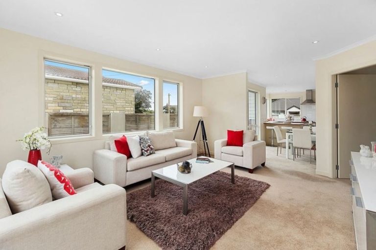 Photo of property in 53 Oxford Street, Tawa, Wellington, 5028