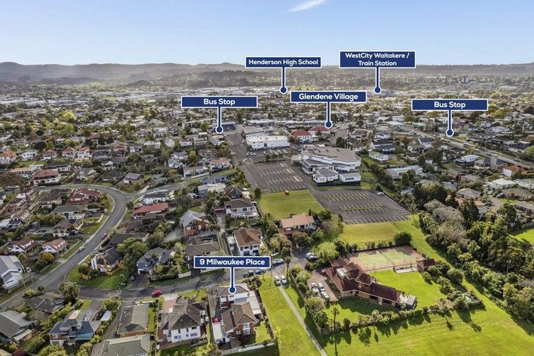 Photo of property in 2/9 Milwaukee Place, Glendene, Auckland, 0602