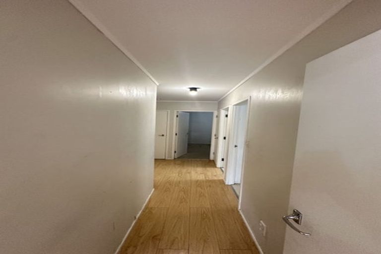 Photo of property in 1/3 Forsythe Place, Massey, Auckland, 0614