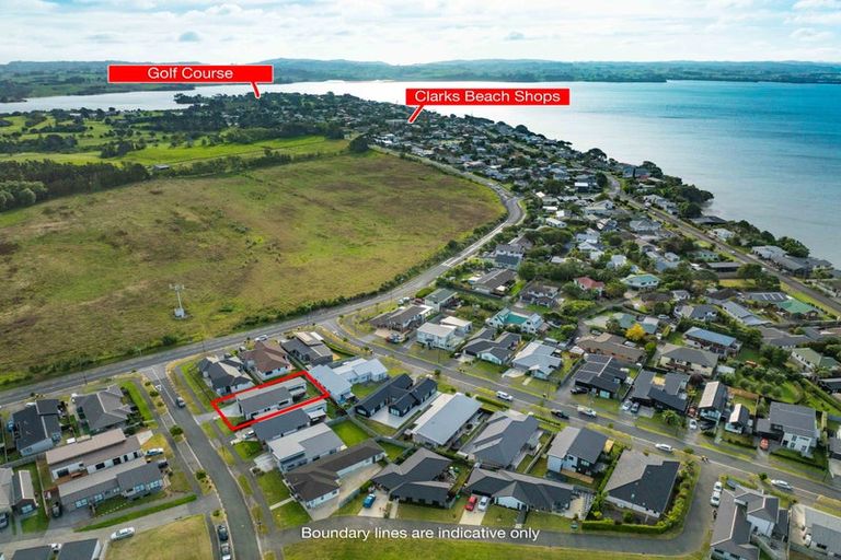 Photo of property in 4 Poutawa Lane, Clarks Beach, 2122