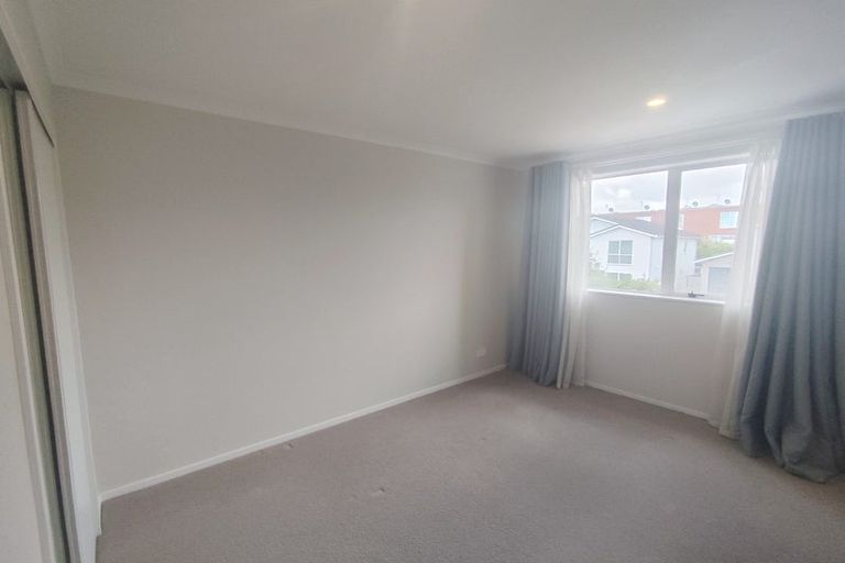 Photo of property in 3 Ambar Ridge Avenue, Massey, Auckland, 0614
