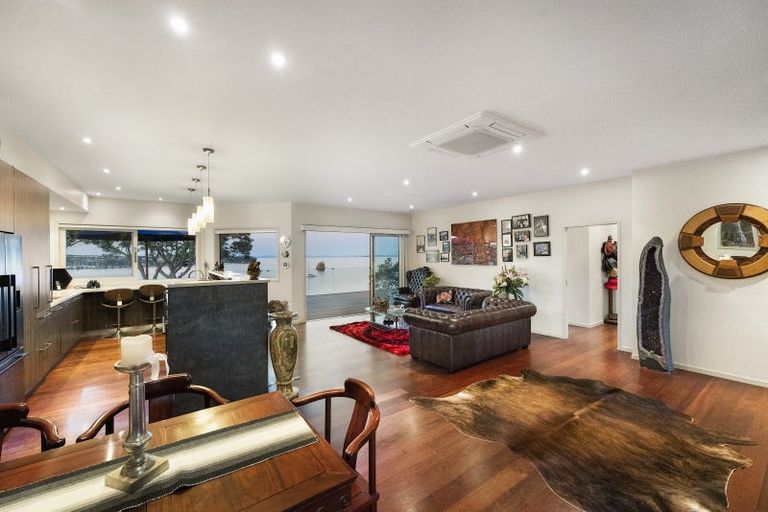 Photo of property in 93 Tiri Road, Tindalls Beach, Whangaparaoa, 0930