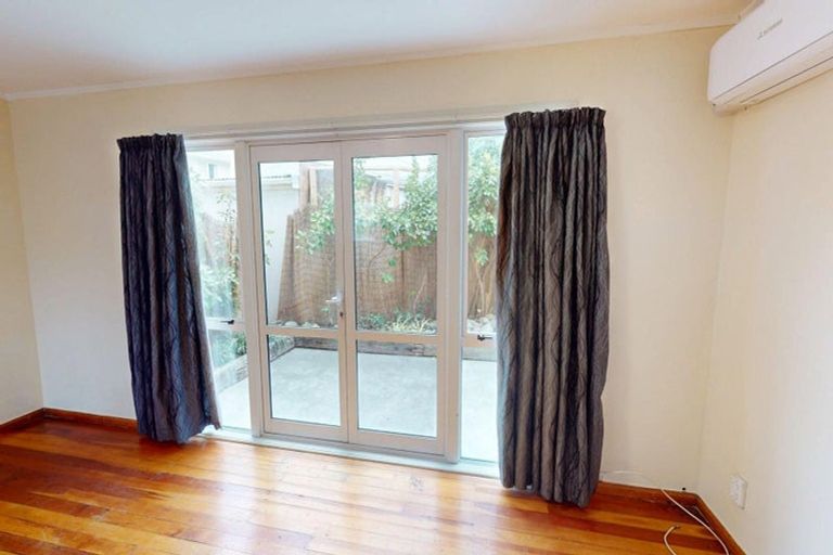 Photo of property in 11 Renfrew Place, Highbury, Palmerston North, 4412