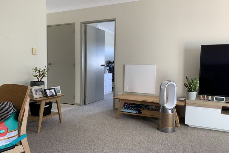 Photo of property in 29 Black Teal Close, Unsworth Heights, Auckland, 0632