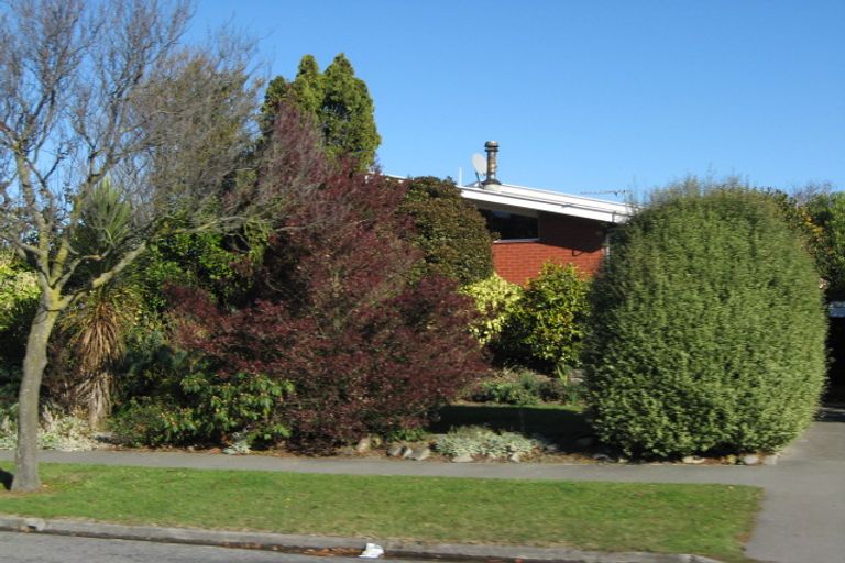 Photo of property in 140 Warren Crescent, Hillmorton, Christchurch, 8025