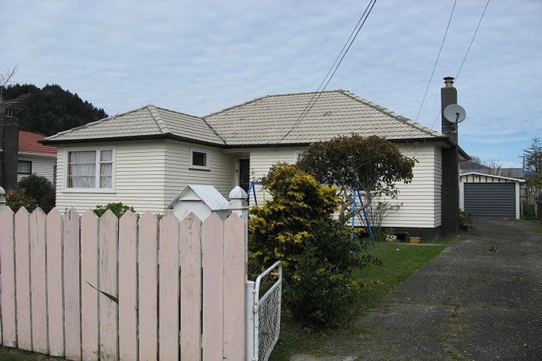 Photo of property in 7 Ashforth Street, Wainuiomata, Lower Hutt, 5014