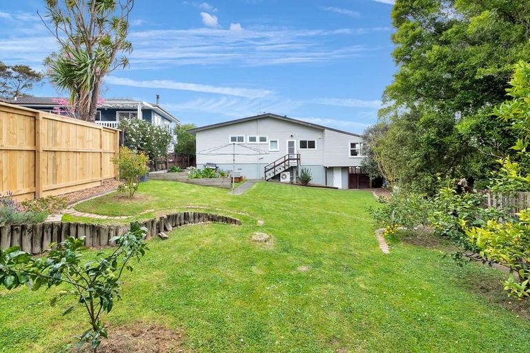 Photo of property in 4 Seabar Place, Glen Eden, Auckland, 0602