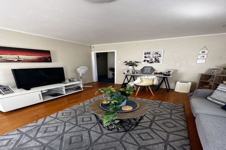 Photo of property in 64 Smythe Road, Henderson, Auckland, 0612