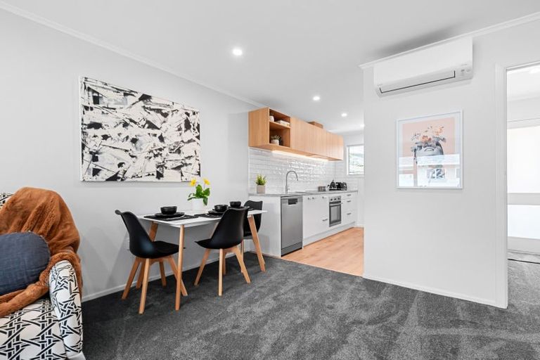 Photo of property in 52d Whites Line West, Woburn, Lower Hutt, 5010