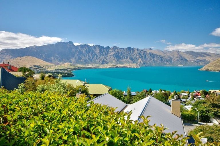 Photo of property in 10a Caples Place, Fernhill, Queenstown, 9300