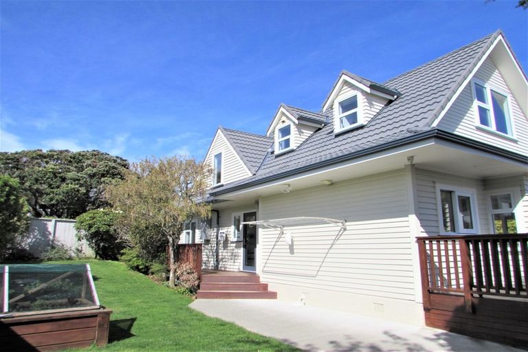 Photo of property in 18 Middleton Road, Johnsonville, Wellington, 6037