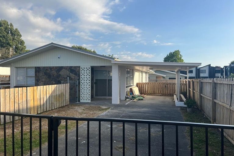 Photo of property in 11 Blanes Road, Weymouth, Auckland, 2103