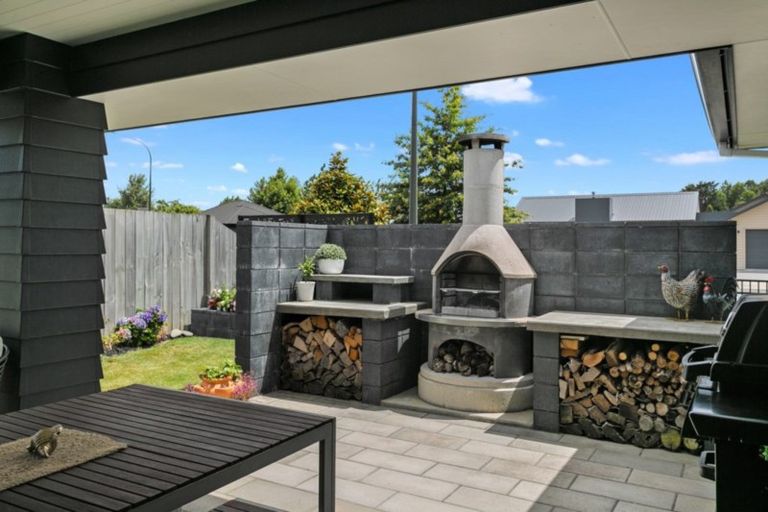 Photo of property in 33 Tulip Drive, Cambridge, 3434