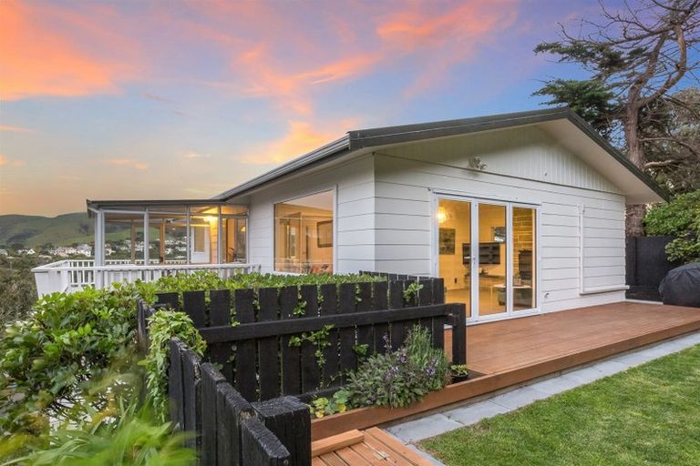 Photo of property in 18 Raroa Place, Pukerua Bay, 5026