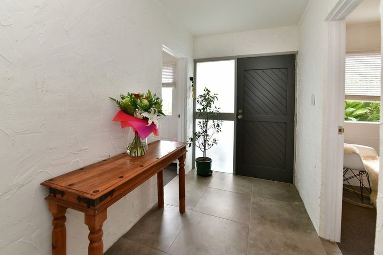 Photo of property in 6 Maori Hut Road, Red Beach, 0932