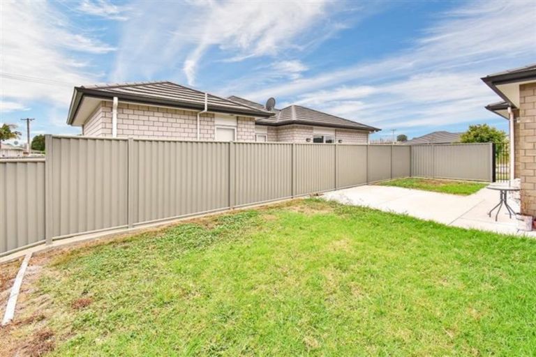 Photo of property in 28 Ancroft Street, Papakura, 2110