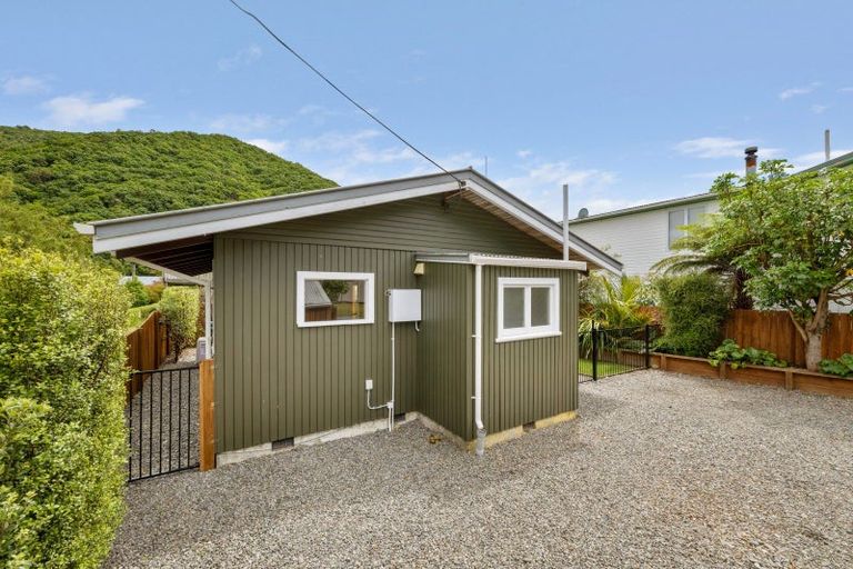 Photo of property in 46 Beach Road, Waikawa, Picton, 7220
