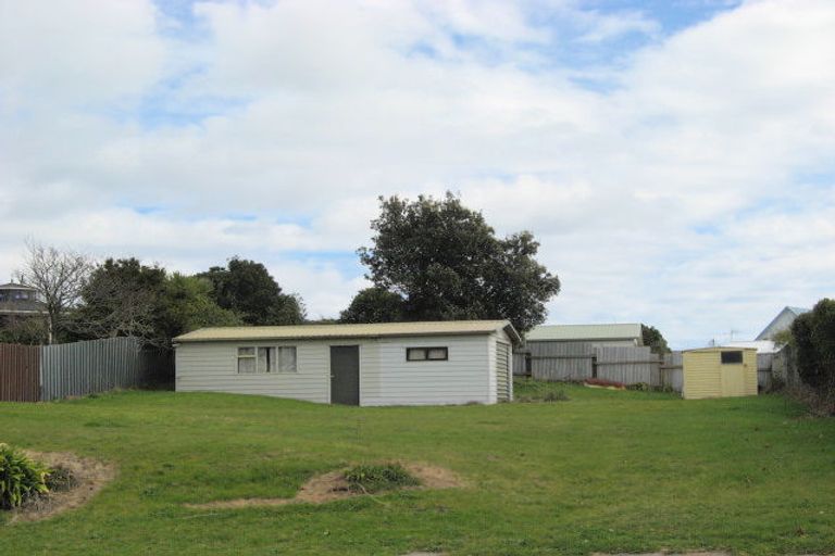 Photo of property in 35 Sarah Street, Waikawa Beach, Levin, 5573