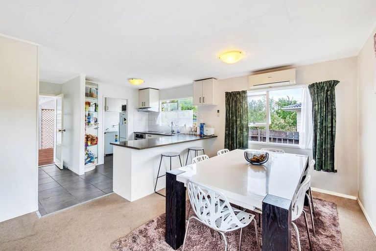Photo of property in 2 Silverstone Place, Henderson, Auckland, 0612