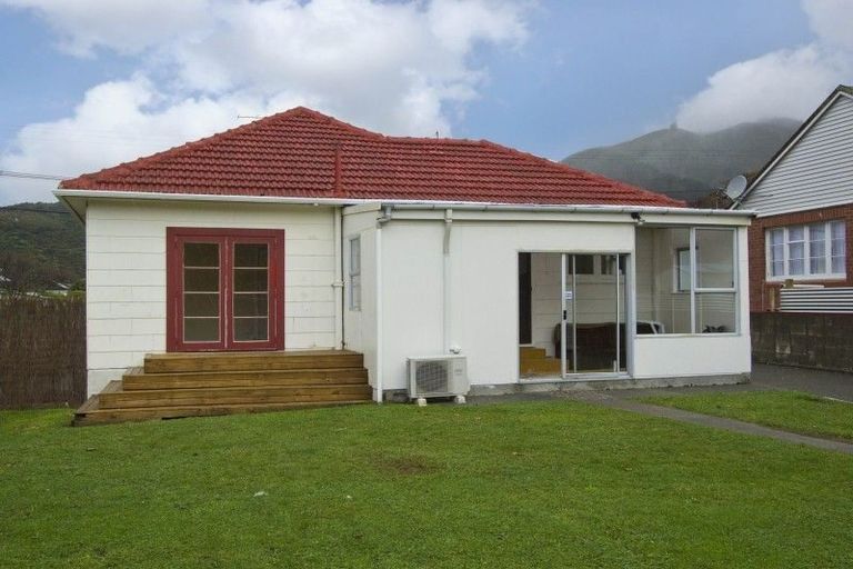 Photo of property in 86 Seddon Street, Naenae, Lower Hutt, 5011