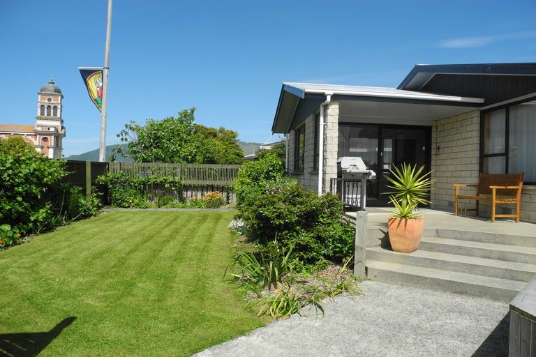Photo of property in 12 Timaru Road, Waimate, 7924
