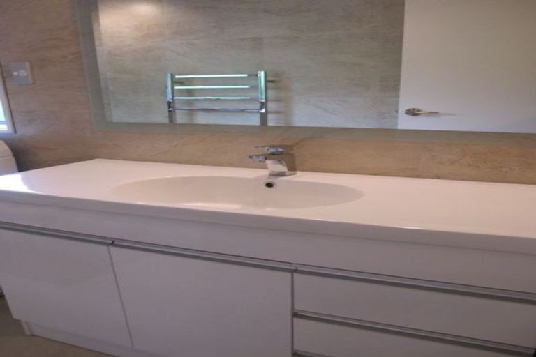 Photo of property in 98a Arran Road, Browns Bay, Auckland, 0630