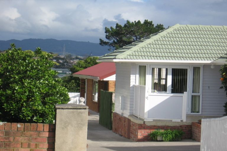 Photo of property in 18 Waione Avenue, Te Atatu Peninsula, Auckland, 0610