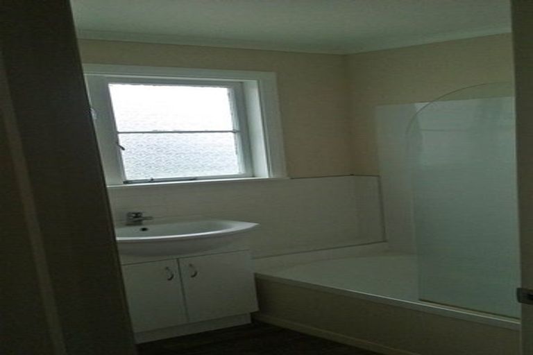 Photo of property in 26-27 Esk Street, Roslyn, Palmerston North, 4414