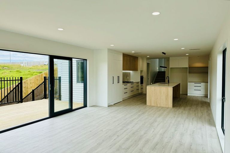 Photo of property in 27 Kotuitui Drive, Wainui, 0992