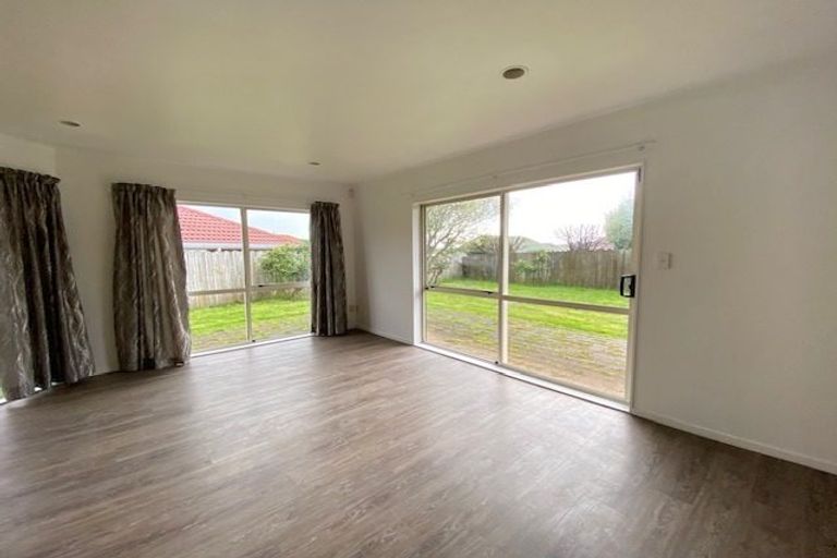 Photo of property in 14 Caldbeck Rise, Northpark, Auckland, 2013