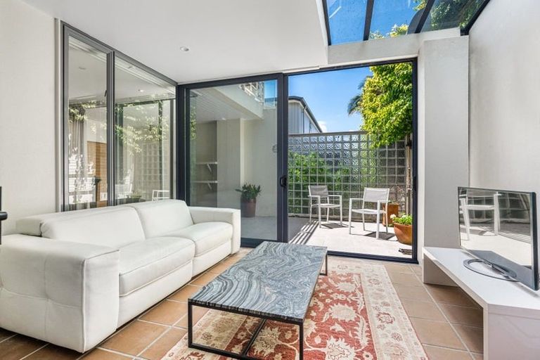 Photo of property in 10b Paritai Drive, Orakei, Auckland, 1071