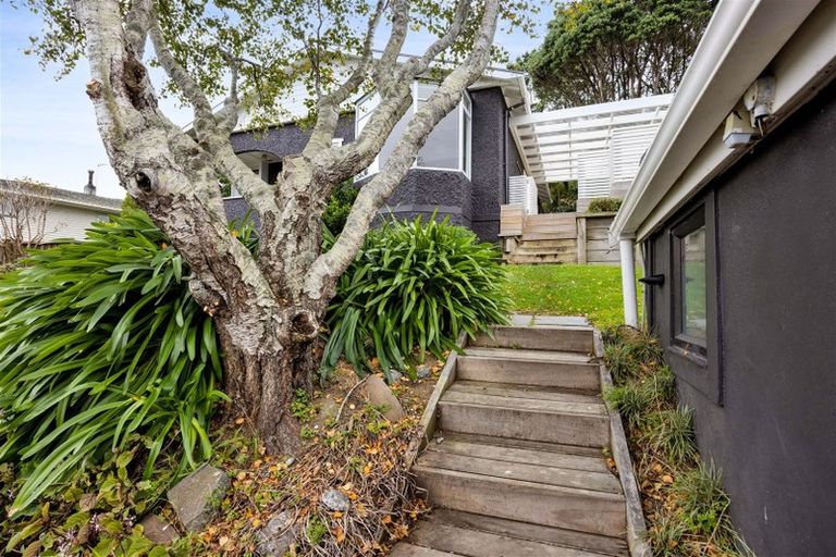 Photo of property in 65 Pioneer Road, Moturoa, New Plymouth, 4310