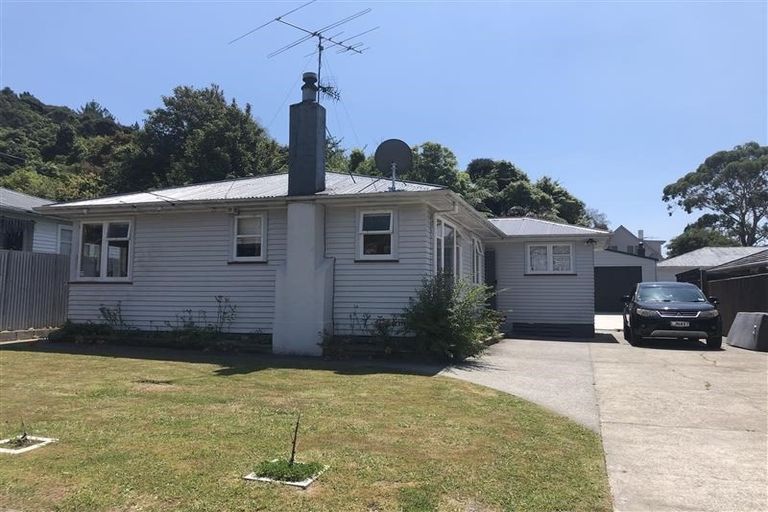Photo of property in 12 Rintoul Grove, Stokes Valley, Lower Hutt, 5019