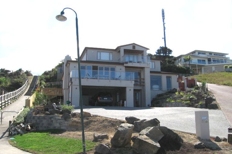 Photo of property in 89 Penguin Drive, Murrays Bay, Auckland, 0630
