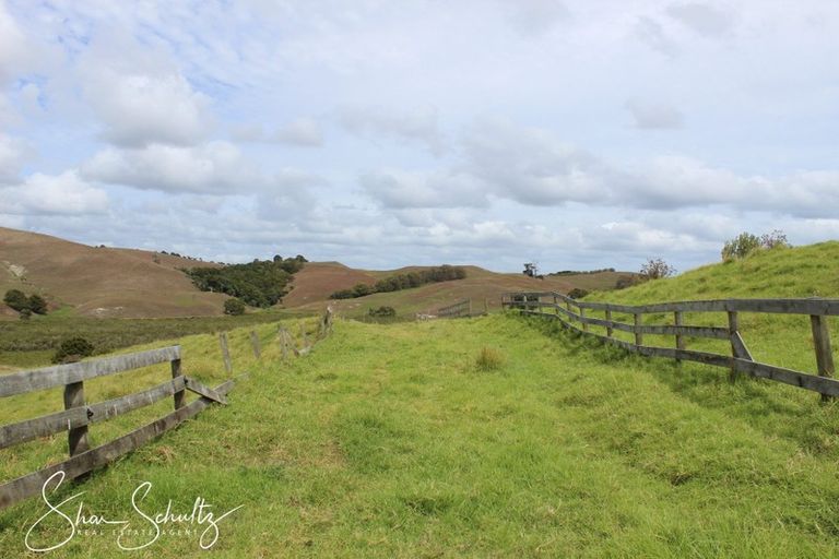 Photo of property in 215c Heatley Road, Whakapirau, 0583