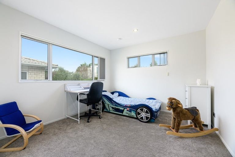 Photo of property in 12 Midhurst Avenue, Henderson, Auckland, 0612