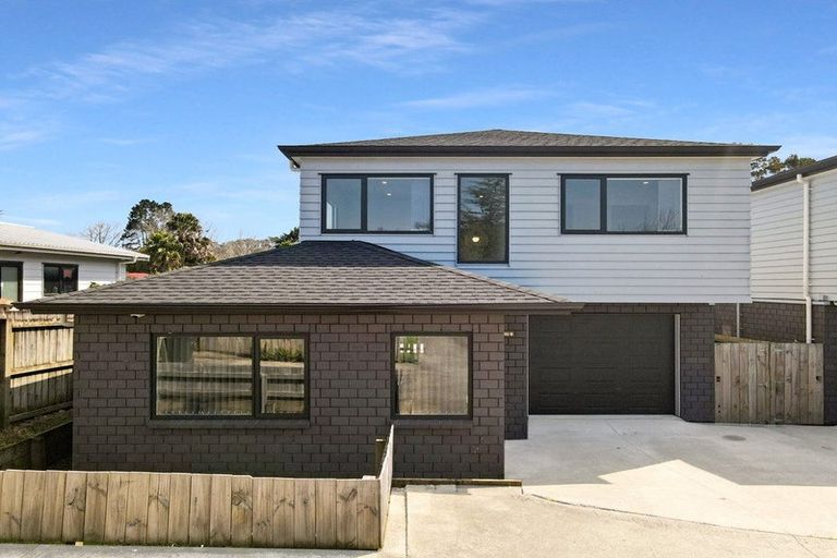 Photo of property in 18a Riverpark Crescent, Henderson, Auckland, 0610