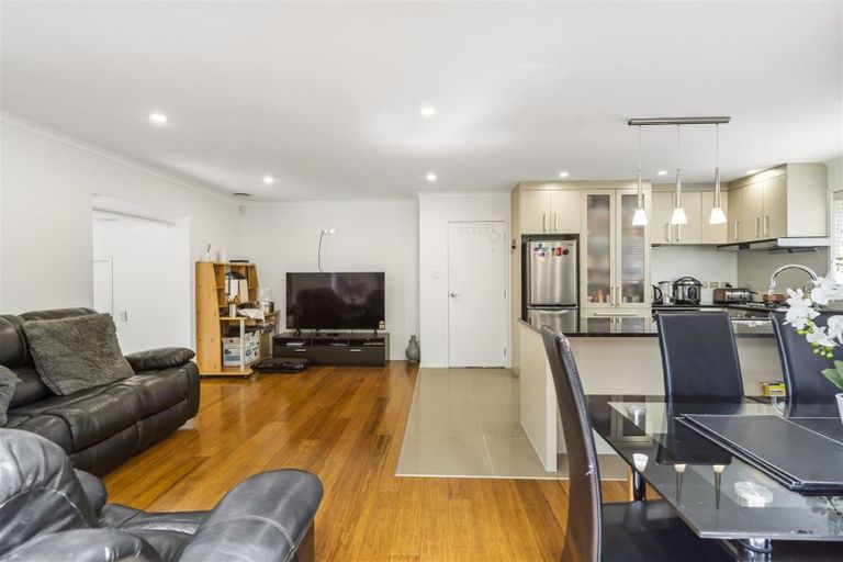 Photo of property in 1 Citation Way, Botany Downs, Auckland, 2010