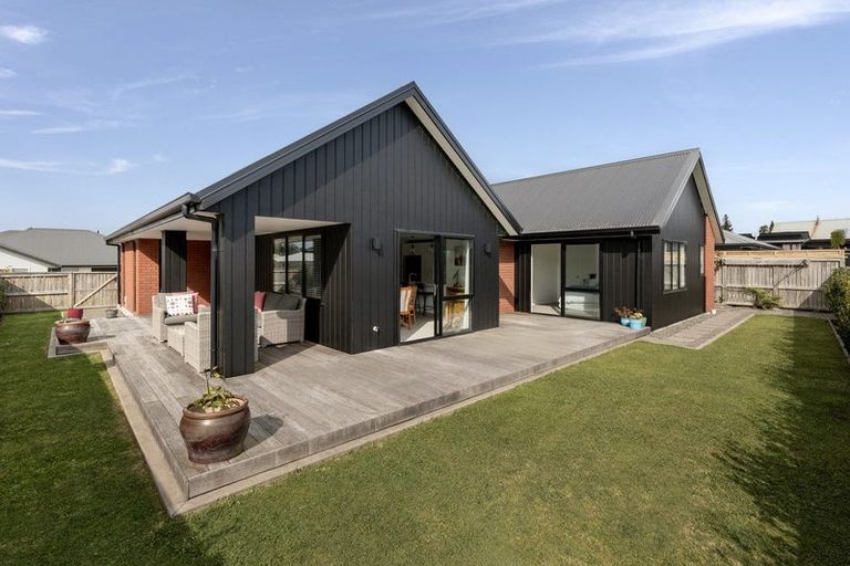 Photo of property in 4 Washingtonia Way, Omokoroa, 3114