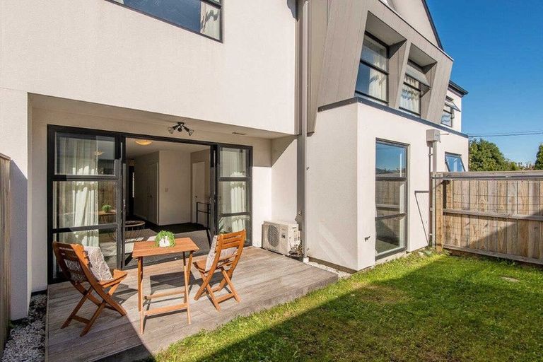 Photo of property in 2/40 Brockworth Place, Riccarton, Christchurch, 8011