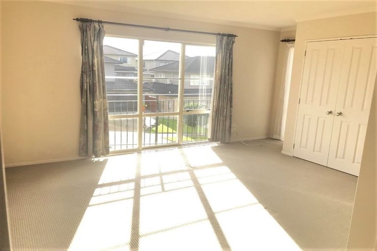 Photo of property in 12 Seresin Crescent, Flat Bush, Auckland, 2016