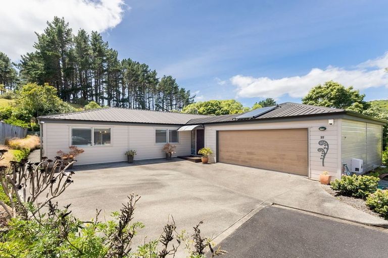 Photo of property in 27 Cascade Way, Paraparaumu, 5032