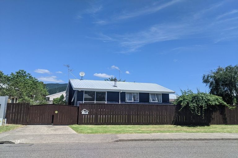 Photo of property in 124 Makarini Street, Paraparaumu, 5032