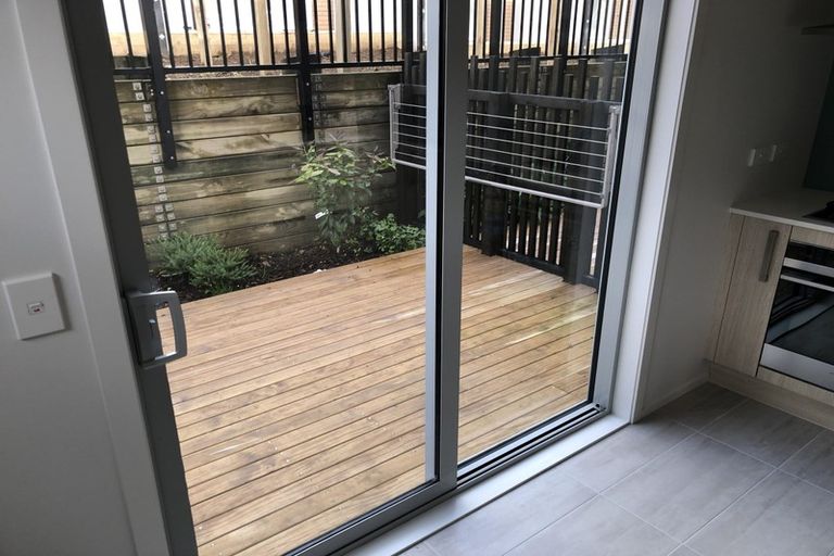 Photo of property in 22 Ceramic Lane, New Lynn, Auckland, 0600