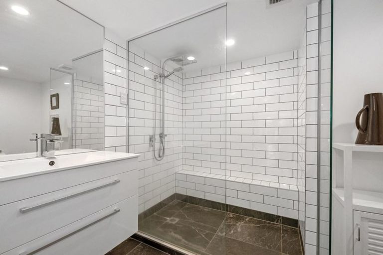 Photo of property in 20 Waima Crescent, Titirangi, Auckland, 0604